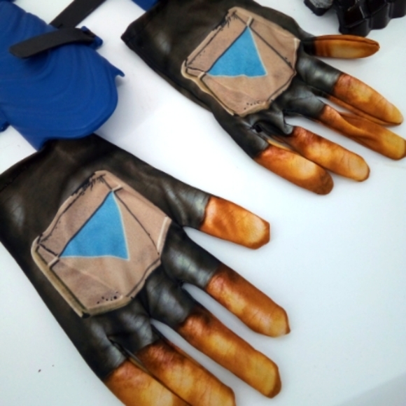 Child Costume Bundle Gloves and Wrist Guards Superman The Mandalorian Knight - Picture 2 of 7